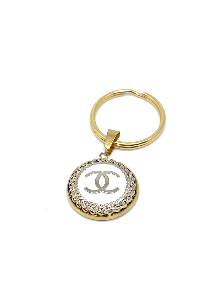 CC Keychain- WHITE/GOLD – Nomad'r Lifestyle Company
