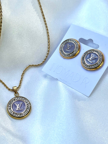 Louis Vuitton classic V earrings gold